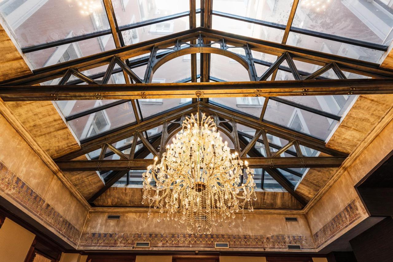 סראייבו Hotel Europe מראה חיצוני תמונה The ceiling of the lobby