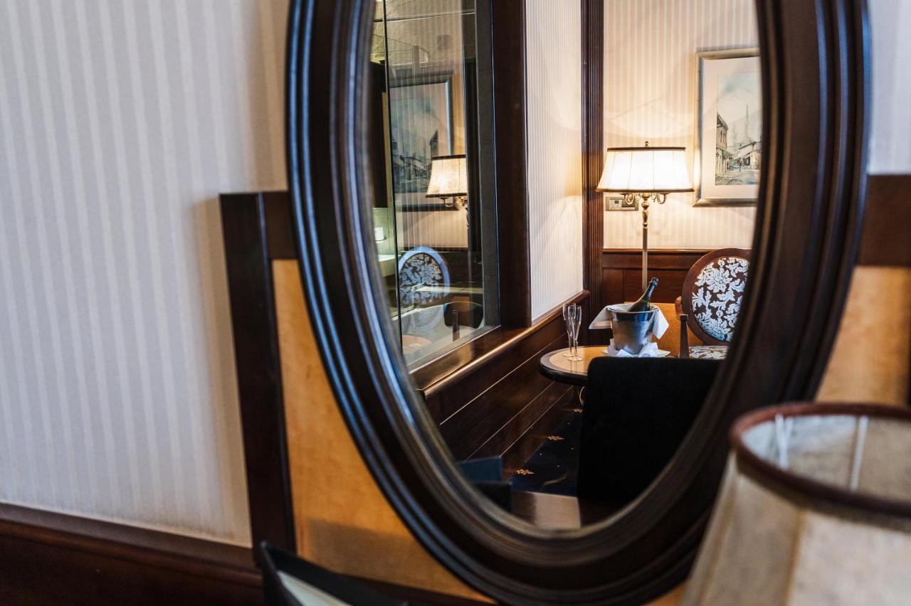 סראייבו Hotel Europe מראה חיצוני תמונה A convex mirror