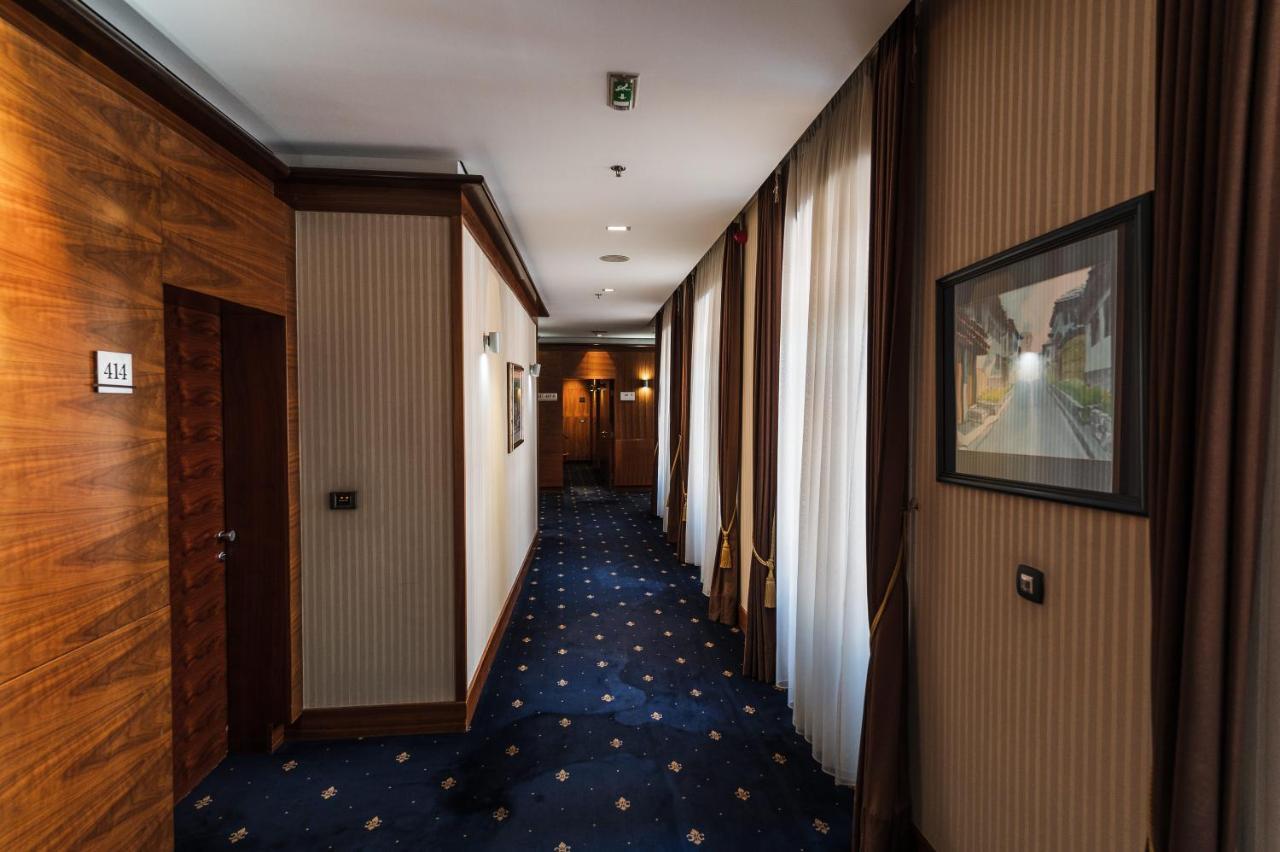 סראייבו Hotel Europe מראה חיצוני תמונה A corridor in the hotel