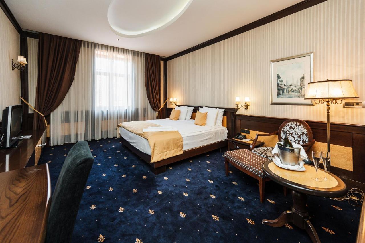 סראייבו Hotel Europe מראה חיצוני תמונה A room at the hotel