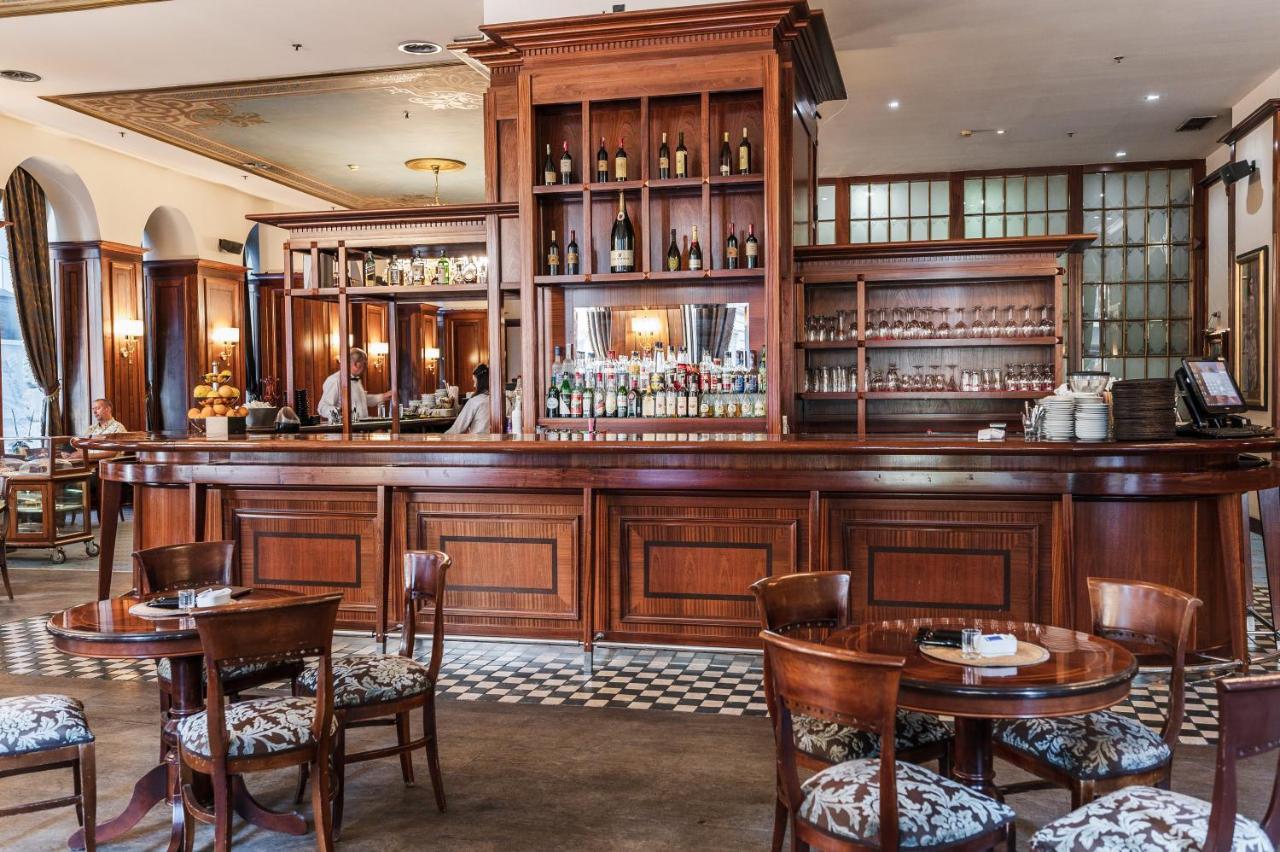 סראייבו Hotel Europe מראה חיצוני תמונה The bar at the hotel