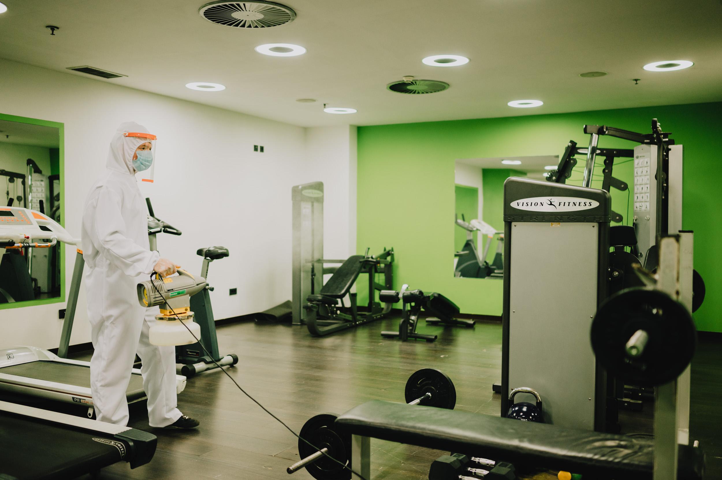 סראייבו Hotel Europe מראה חיצוני תמונה Disinfection of a gym in Madrid, Spain