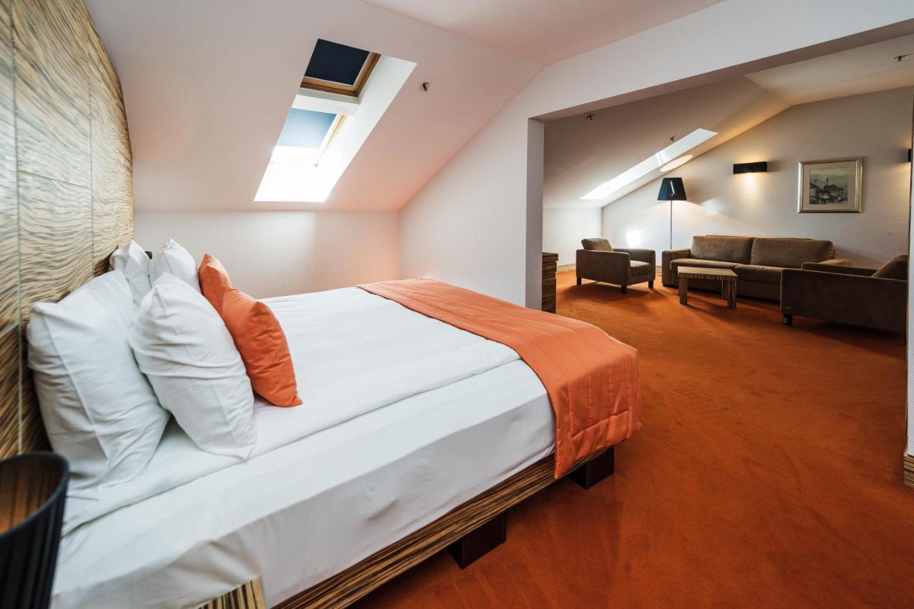 סראייבו Hotel Europe מראה חיצוני תמונה A room at the Hotel de la Tour