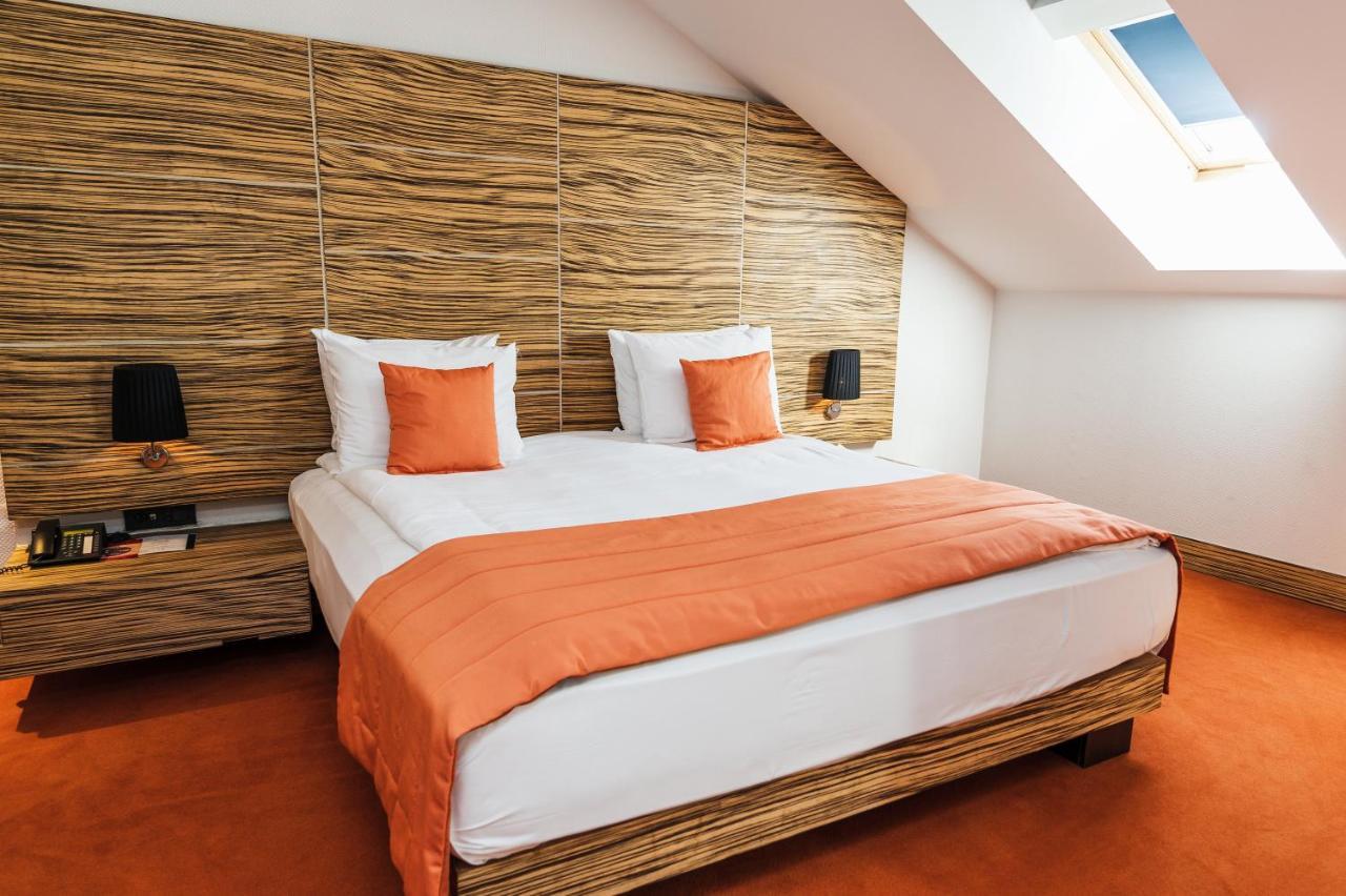 סראייבו Hotel Europe מראה חיצוני תמונה A bedroom