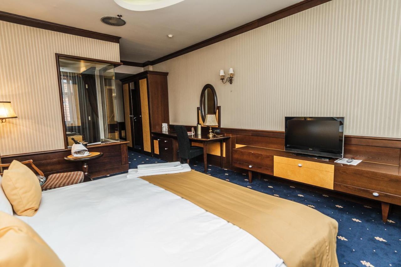 סראייבו Hotel Europe מראה חיצוני תמונה A room at the hotel
