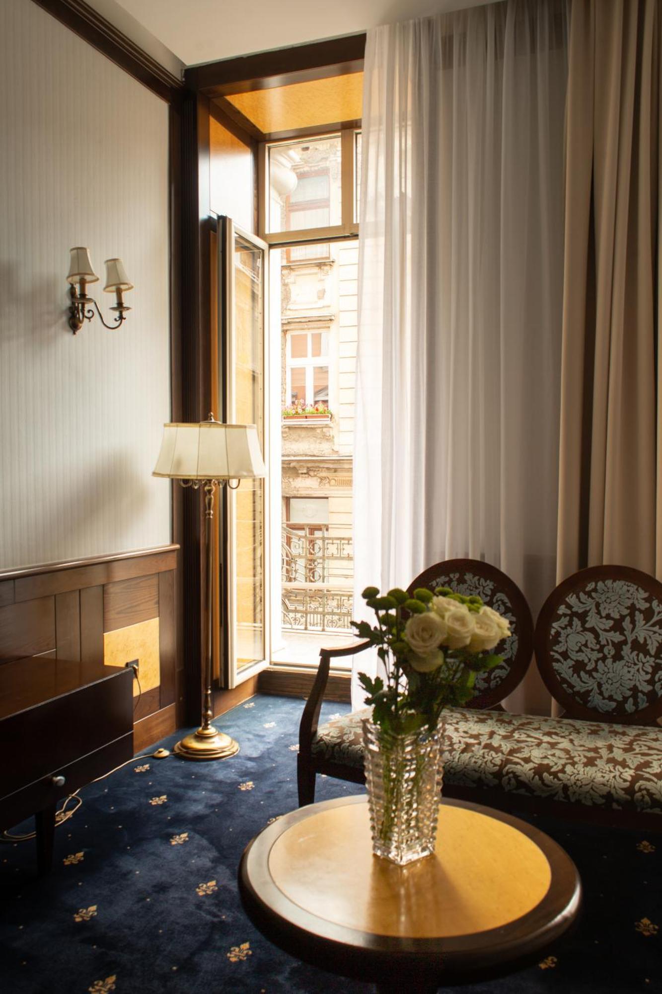 סראייבו Hotel Europe מראה חיצוני תמונה A room at Hotel Astoria