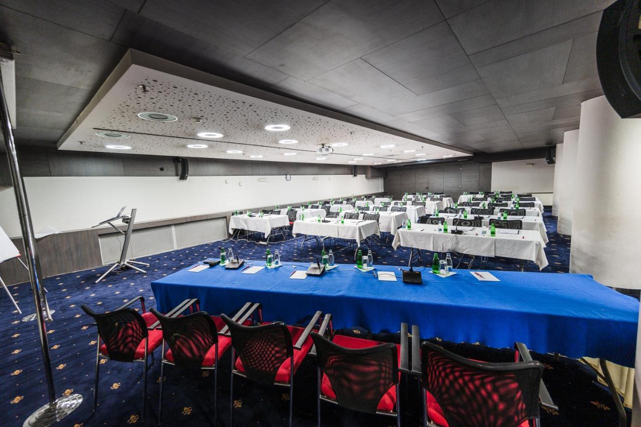 סראייבו Hotel Europe מראה חיצוני תמונה The press conference room